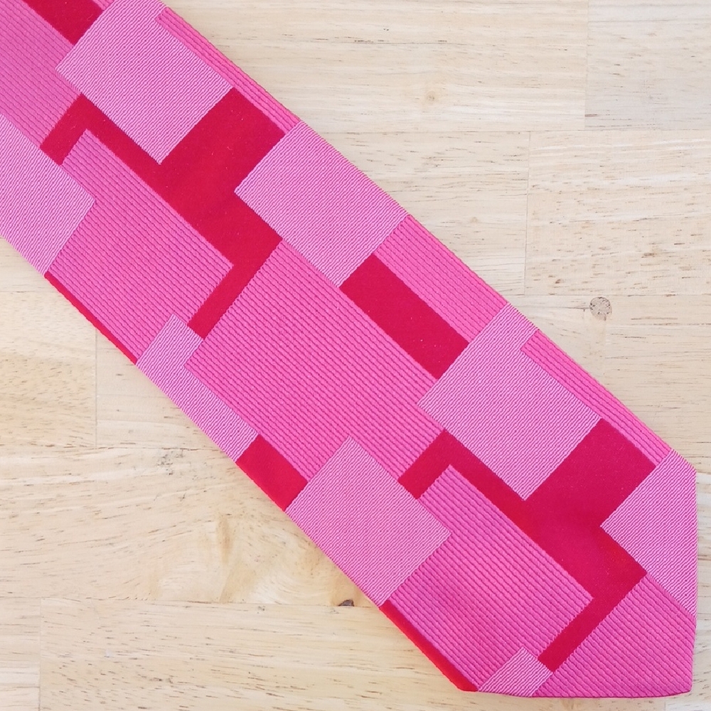 XMI Platinum Elegant Red and Pink Geometric Men's Tie